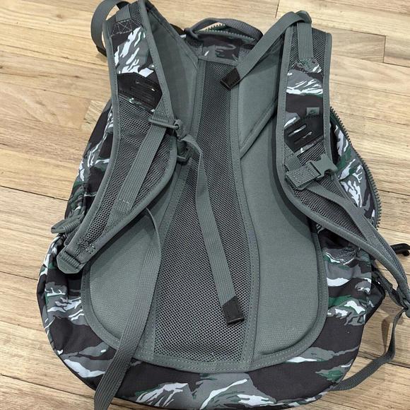 BA470-012 Nike Camo 2013 Backpack - Picture 4 of 5